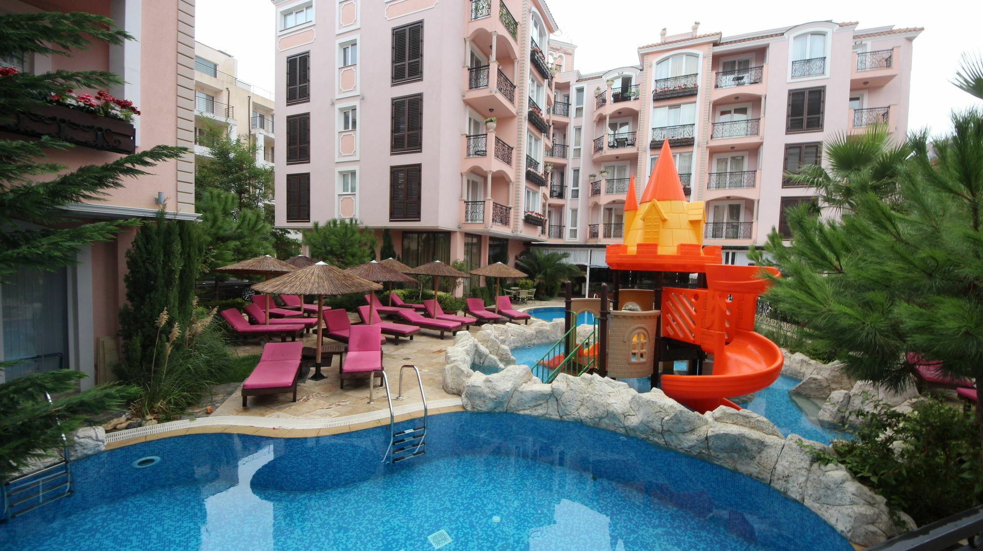 Menada Romance Marine Apartments Sunny Beach Ngoại thất bức ảnh